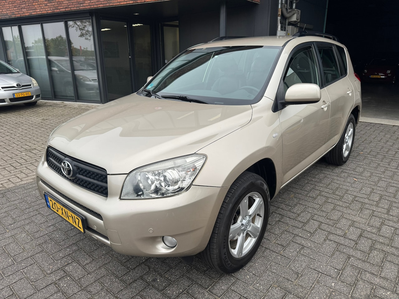 Toyota RAV4 - 2.0 VVTi Linea Sol AUTOMAAT LEDER CLIMA DEALER ONDERHOUDEN ORIG NL NAP - AutoWereld.nl
