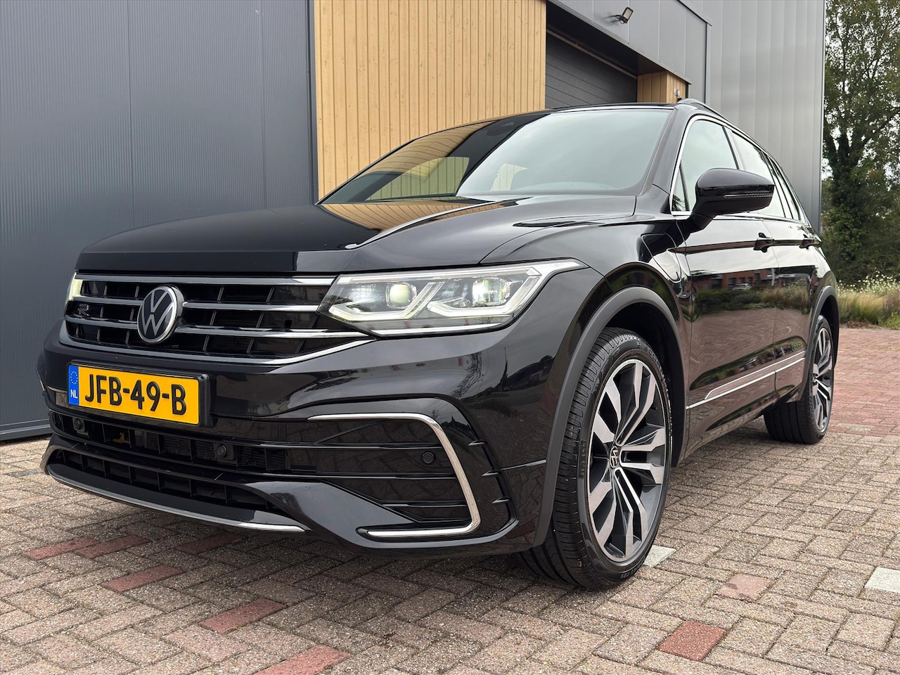 Volkswagen Tiguan - 1.4 TSI eHybrid 245pk DSG R-Line | ACC | Stoel/Stuurverwarming | Carplay | Navi | 20 Inch - AutoWereld.nl