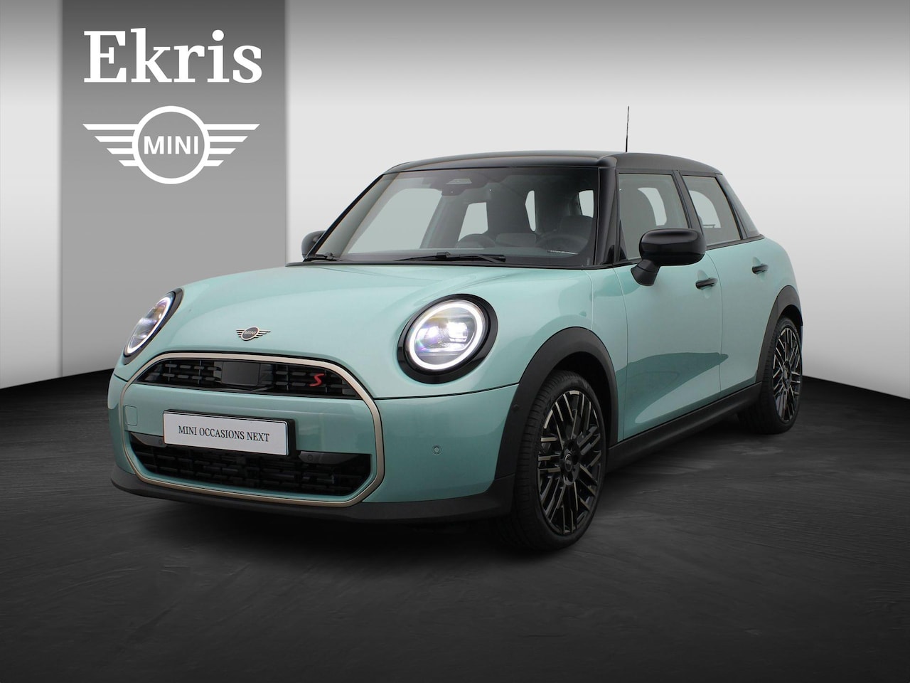 MINI Cooper S - 5-Deurs Favoured + Pakket S + Parking Assistant + Driving Assistant + Elektrisch verwarmde - AutoWereld.nl