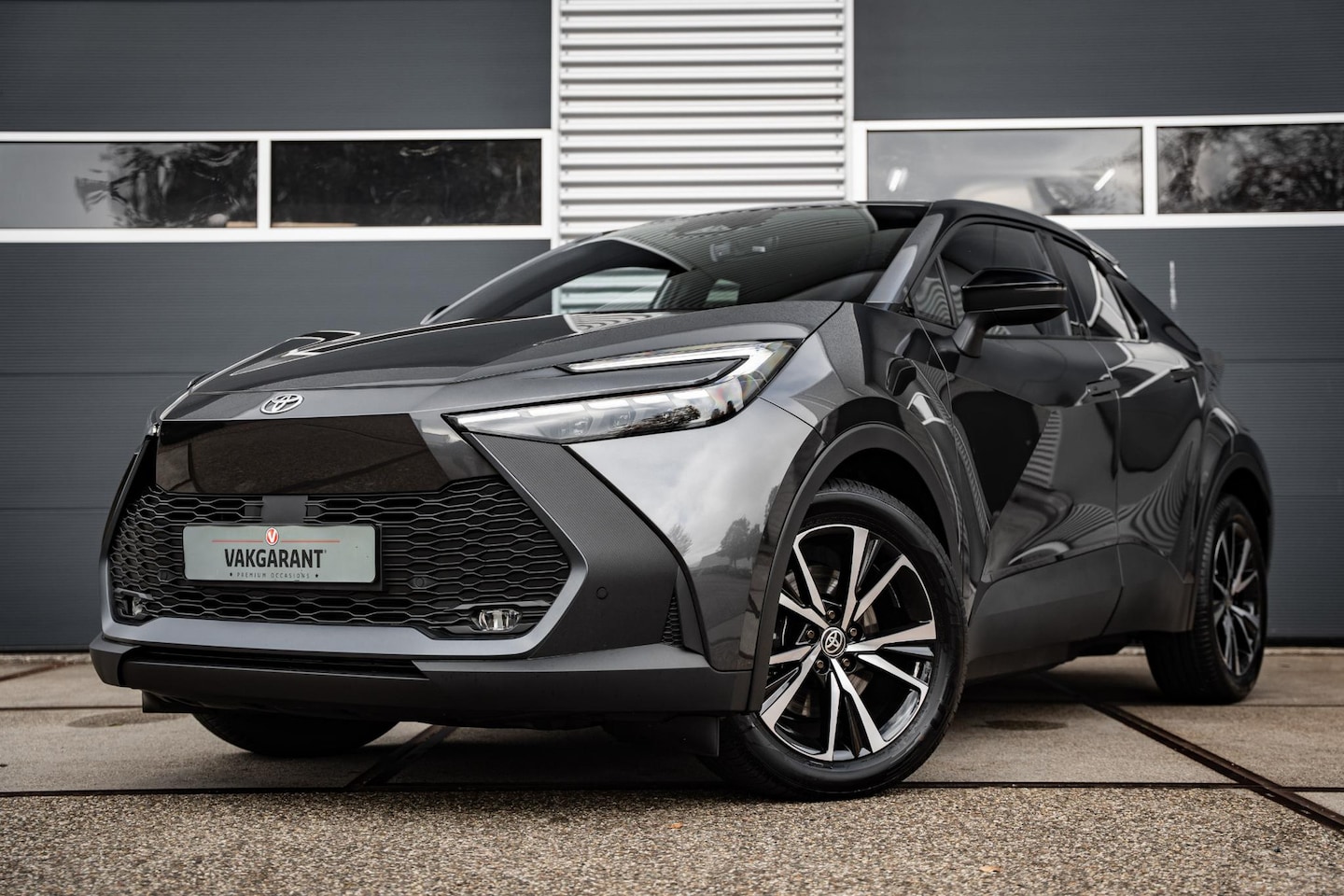 Toyota C-HR - 2.0 Plug-in Hybrid 220 Business 2.0 Plug-in Hybrid 220 Business - AutoWereld.nl