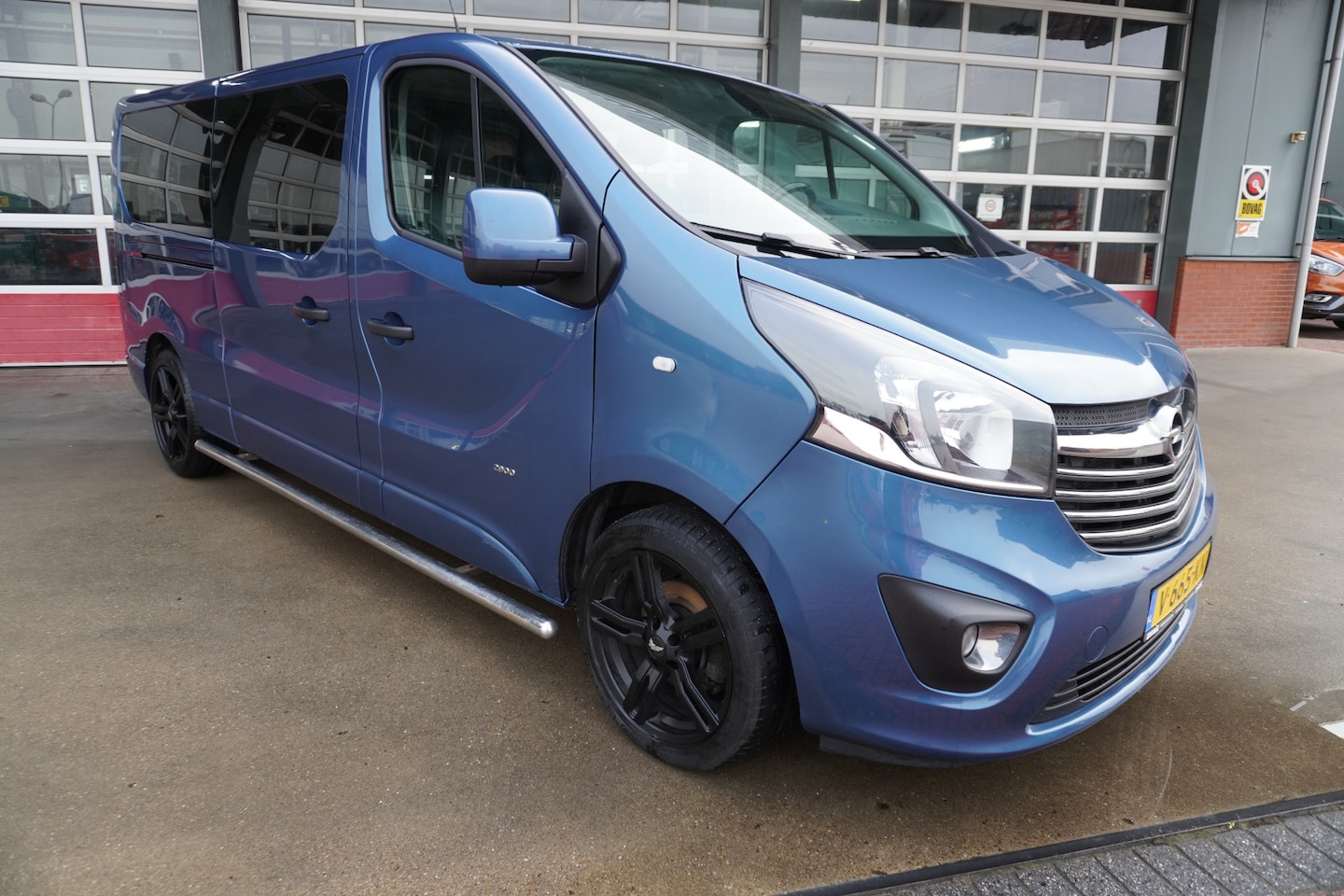 Opel Vivaro - CDTI 146PK L2H1 Dubbelcabine Sport EcoFlex Airco | Cruise | Navi | Schuifdeur L+R - AutoWereld.nl