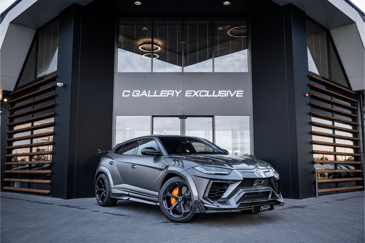 Lamborghini Urus - 4.0 V8 Graphite Capsule - Mansory Pack | Full Carbon | Keramisch | Alcantara - AutoWereld.nl