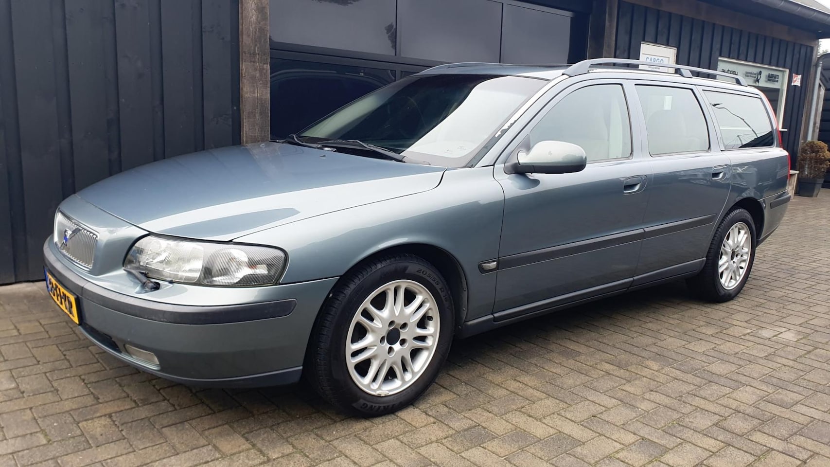 Volvo V70 - 2.4 T Comfort Line 2.4 T Comfort Line - AutoWereld.nl