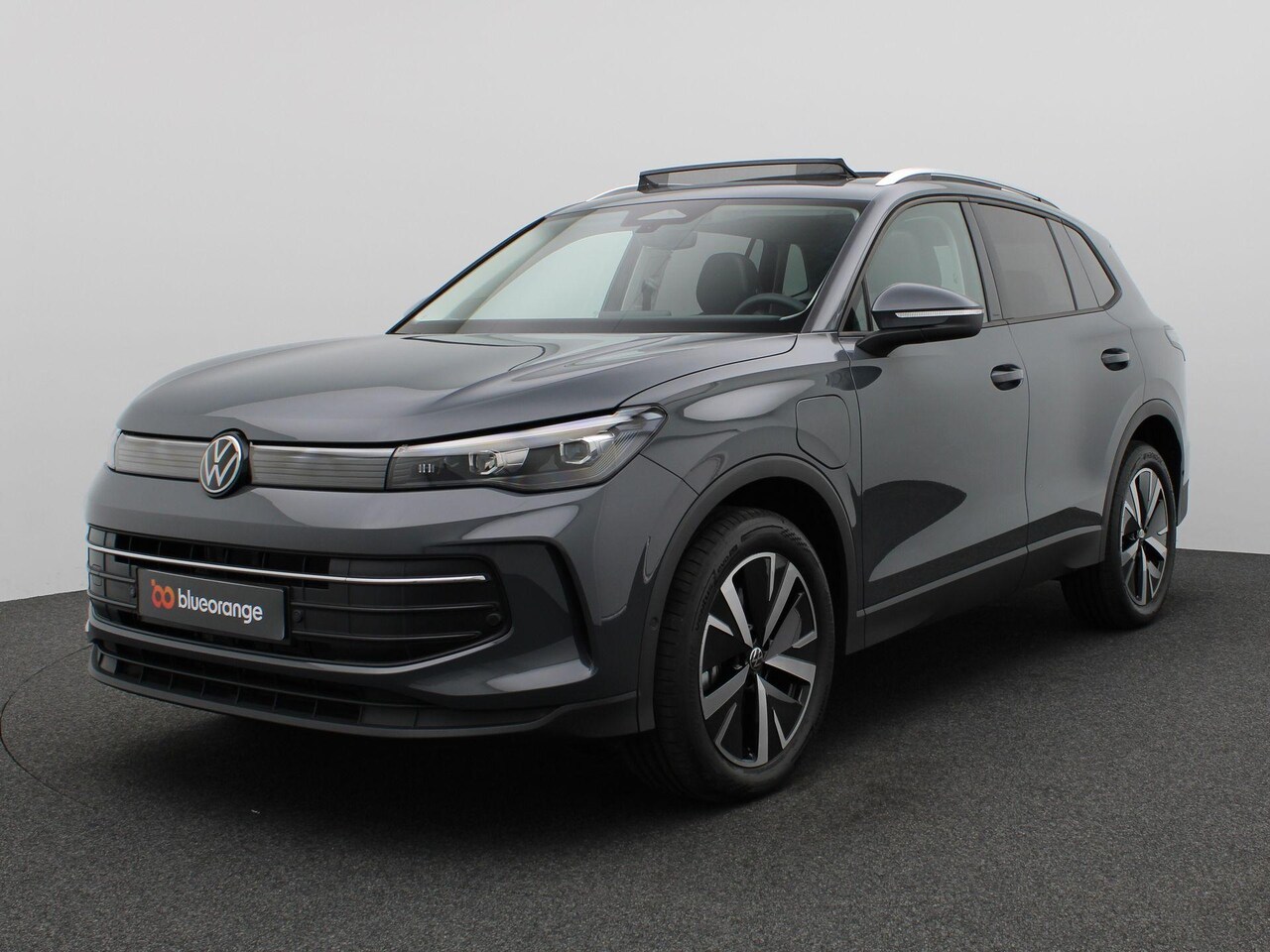 Volkswagen Tiguan - 1.5 eHybrid Life Edition 204PK DSG Pano-Schuifdak, Trekhaak, 19" LM Velgen, Adaptieve Crui - AutoWereld.nl