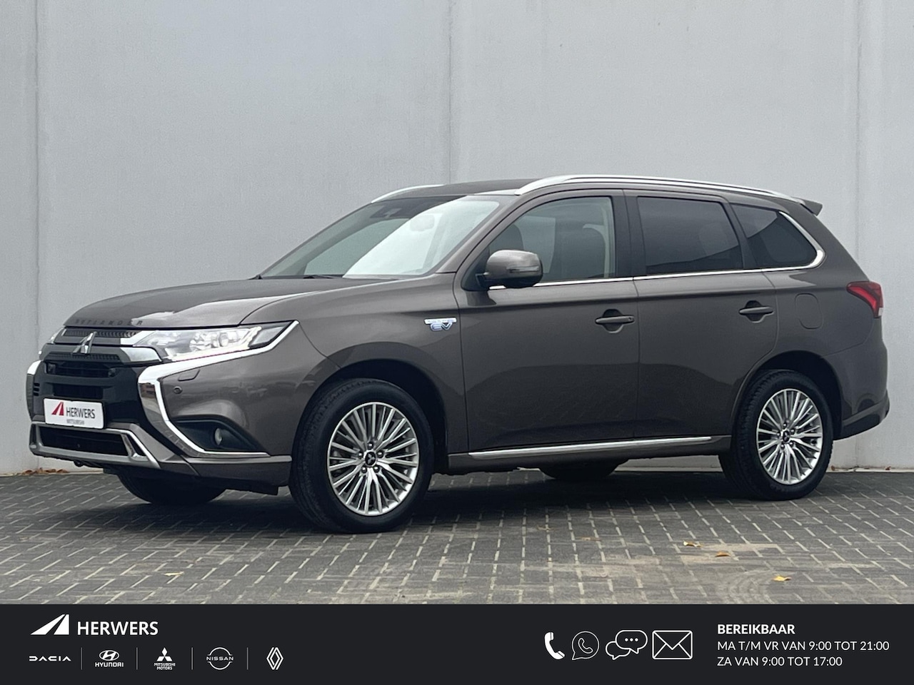 Mitsubishi Outlander - 2.4 PHEV Intense / Trekhaak 1500 KG / Dodehoekdetectie / Adaptieve cruise control / Naviga - AutoWereld.nl