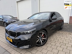 BMW i5 - EDrive40 2024 M-PAKKET SHADOW PANORAMA LEDER HARMAN KARDON 1-EIG