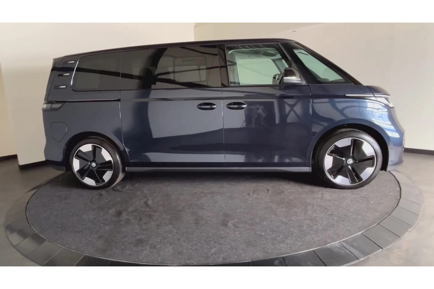 Volkswagen ID. Buzz - Pro 86 kWh LWB 7p. Pro 86 kWh LWB 7p. - AutoWereld.nl