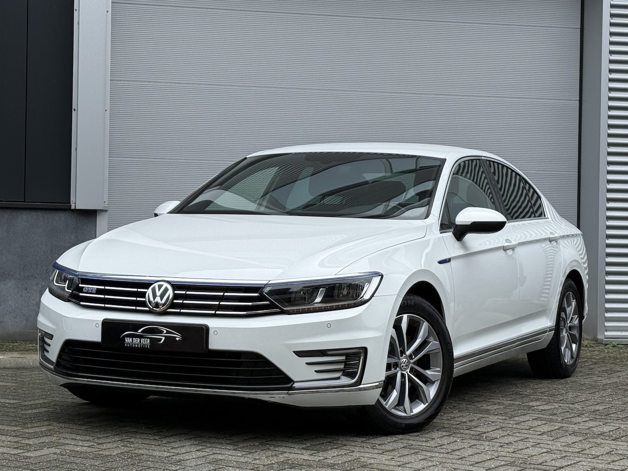 Volkswagen Passat - 1.4 TSI GTE | All Season | Navi | Trekhaak | Park Pilot - AutoWereld.nl