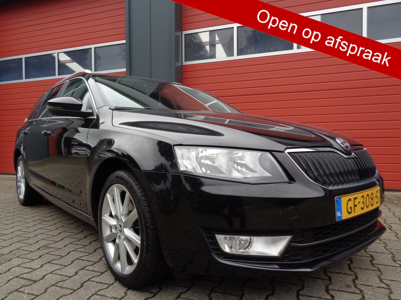 Skoda Octavia Combi - 1.2 TSI Greentech Ambition Businessline 105PK Automaat Navi Clima Cruise Trekhaak NL-Auto - AutoWereld.nl
