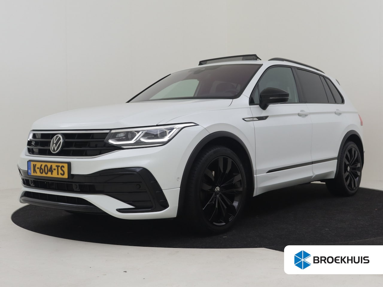 Volkswagen Tiguan - 1.5 TSI R-Line Business+ 150pk DSG/AUTO | Trekhaak | Lederen bekleding | Harman & Kardon a - AutoWereld.nl