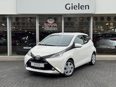 Toyota Aygo - 1.0 VVT-i X-Play | Eerste eigenaar, Parkeercamera, Bluetooth, Stuurbediening, In hoogte ve