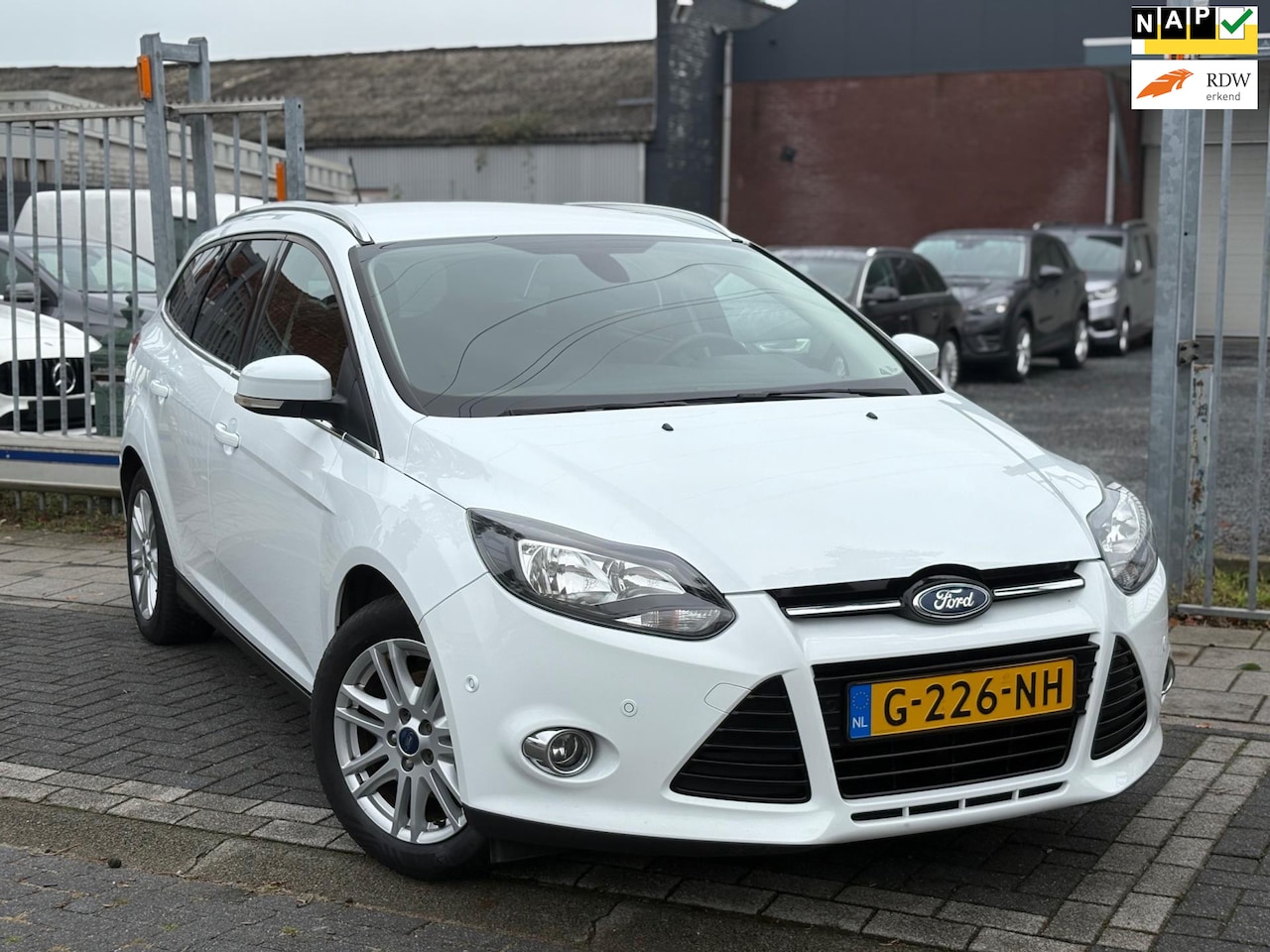 Ford Focus Wagon - 1.0 EcoBoost Titanium | Trekhaak | Navigatie | Climate control | Stoelverwarming - AutoWereld.nl