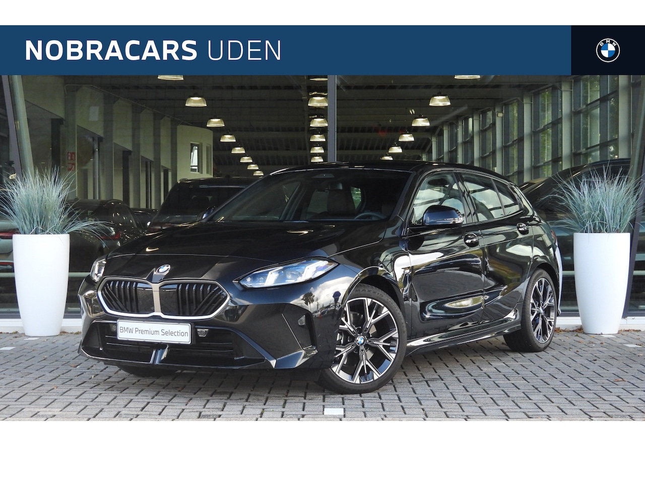BMW 1-serie - 120 M Sport Automaat / Sportstoelen / Achteruitrijcamera / M Adaptief onderstel / Comfort - AutoWereld.nl