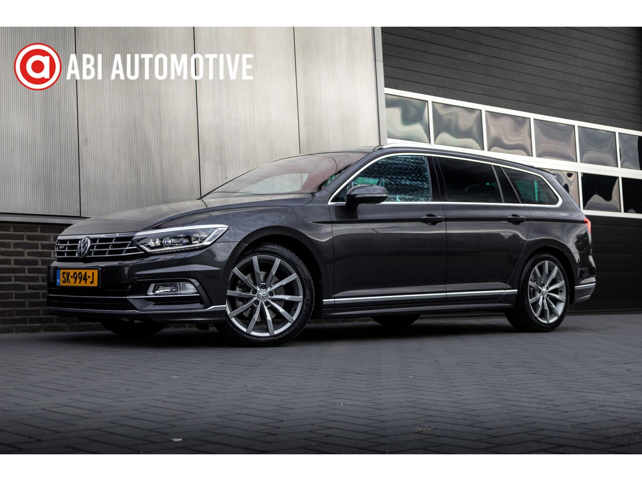 Volkswagen Passat Variant - 1.4 TSI 150 pk ACT Highline Business 2x R-Line / BTW-Auto/ Ned-Auto/ Pano-Dak/ Led-Koplamp - AutoWereld.nl
