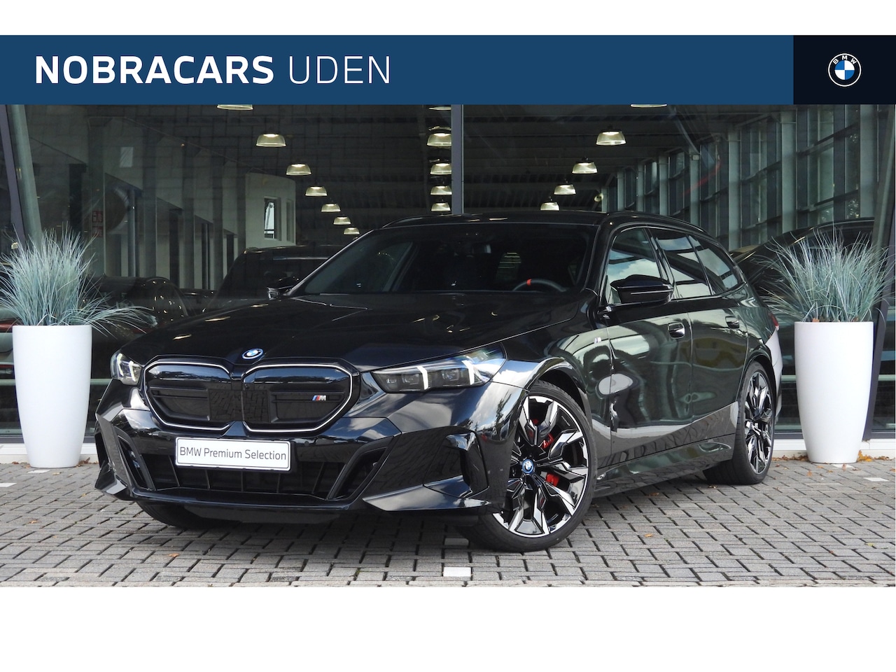 BMW i5 Touring - M60 xDrive M Sport / Panoramadak / Adaptief onderstel / Stoelventilatie / Parking Assistan - AutoWereld.nl