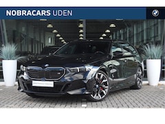 BMW i5 Touring - M60 xDrive M Sport / Panoramadak / Adaptief onderstel / Stoelventilatie / Parking Assistan