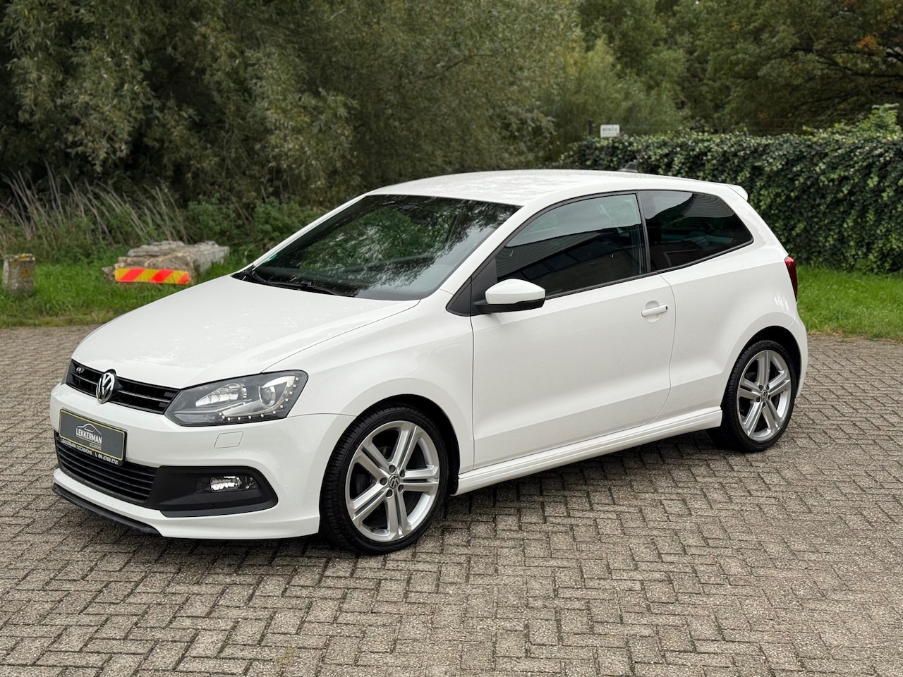 Volkswagen Polo - 1.2 TSI R-LINE I CRUISE I 1E EIG I NAVI I CRUISE I ZEER NETTE - AutoWereld.nl