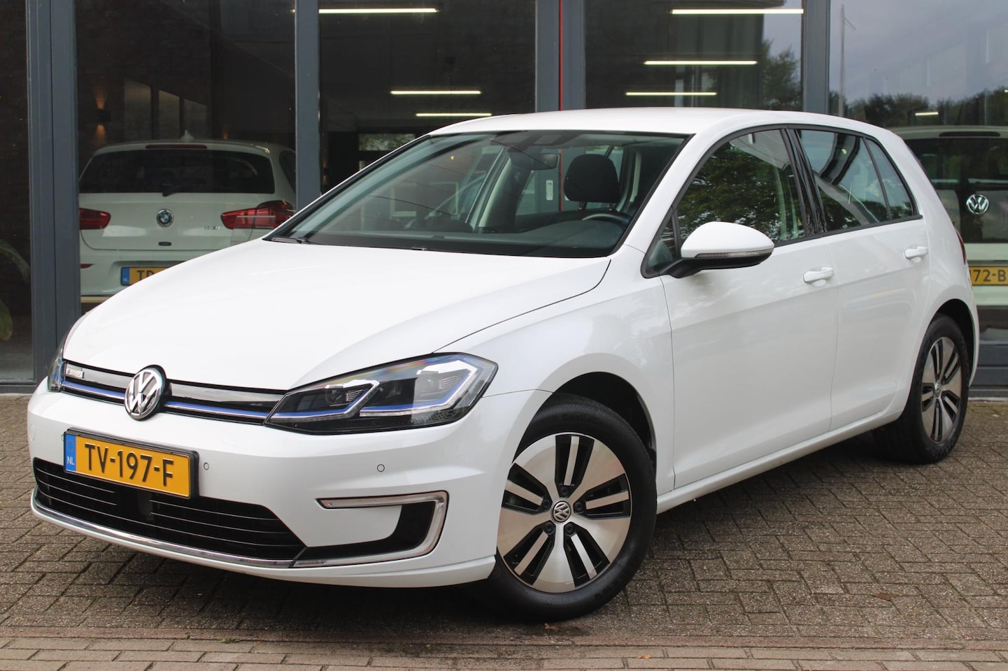 Volkswagen e-Golf - | Adaptive Cruise | Carplay | Acc | Rondom parkeersensoren |Navigatie | Telefoonvoorbereid - AutoWereld.nl