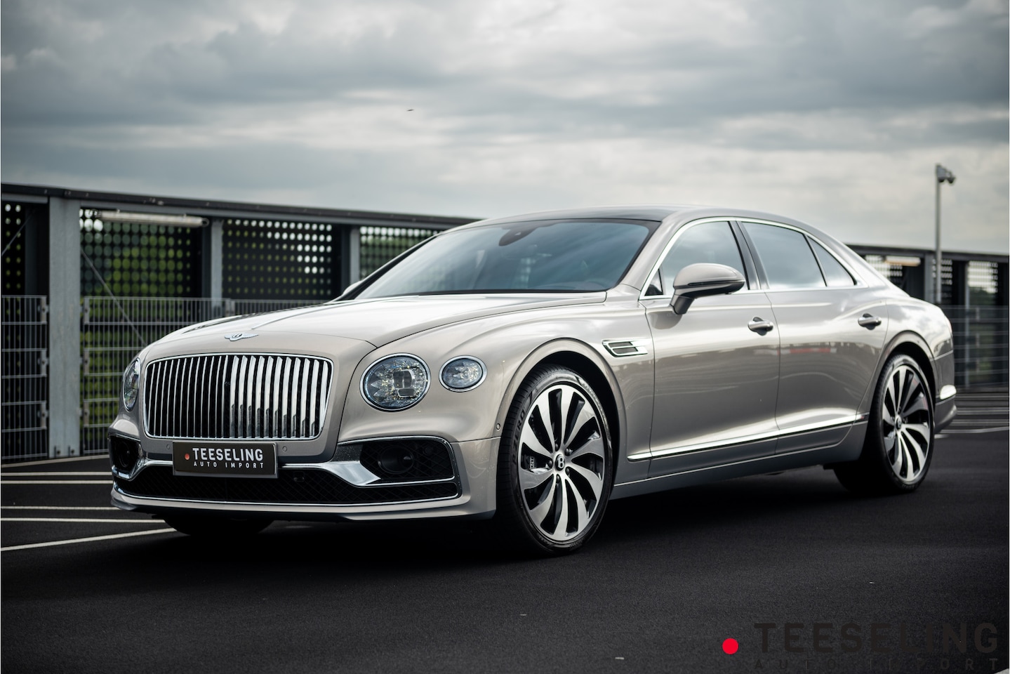 Bentley Flying Spur - 4.0 V8 | Moon Beam | Massage - AutoWereld.nl