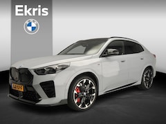 BMW iX2 - xDrive 30 | M-Sportpakket | LED | HUD | Active cruise | Trekhaak | Schuifdak | DAB | Harma