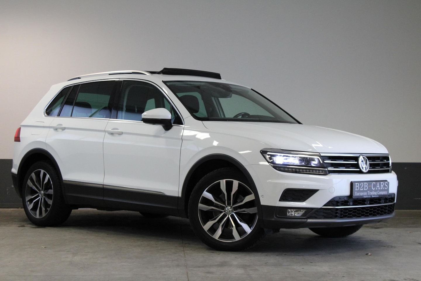 Volkswagen Tiguan - 1.5 TSI ACT Comfortline Panoramadak - Trekhaak - LED - AutoWereld.nl