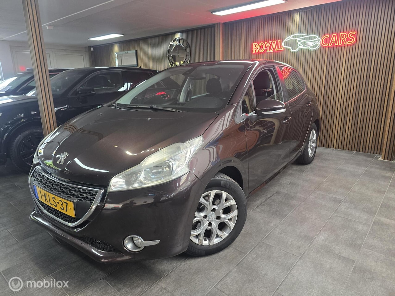 Peugeot 208 - 1.2 VTi Envy/ Navigatie/ PDC/ Dealer Onderhouden - AutoWereld.nl