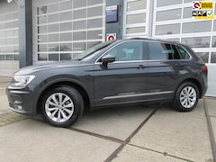 Volkswagen Tiguan - 1.5 TSI Comfortline Business / Panodak / Trekhaak / Carplay