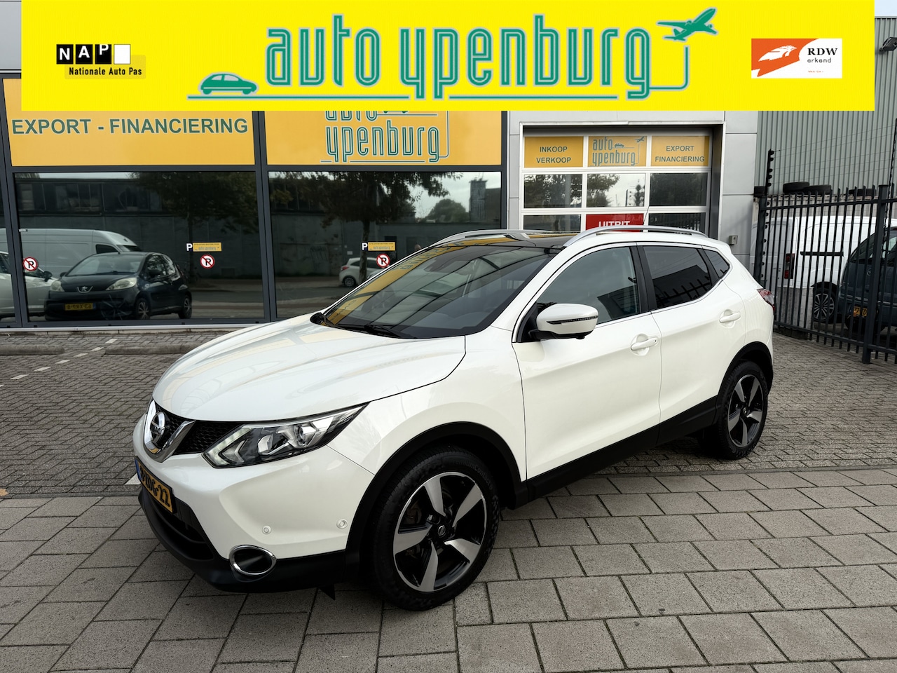 Nissan Qashqai - 1.2 Tekna * 126.392 Km * Panoramadak * Leer * Navi * 360 Camera's * - AutoWereld.nl