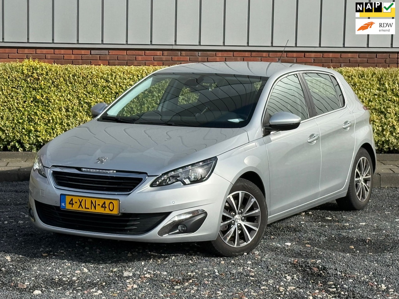 Peugeot 308 - 1.2 / Automaat! / e-THP Allure - AutoWereld.nl