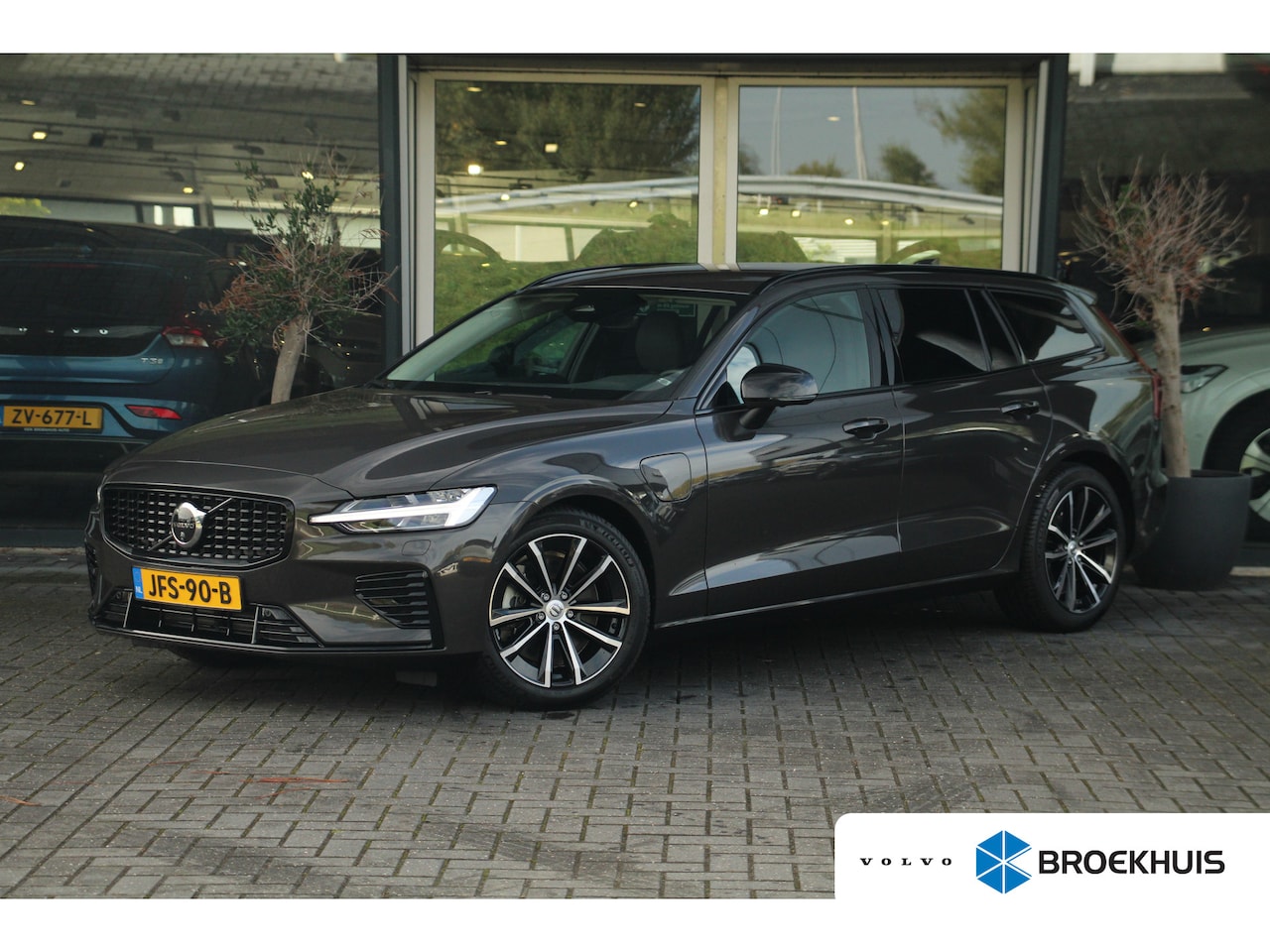 Volvo V60 - 2.0 T6 Plug-in hybrid AWD Plus Dark | Harman Kardon | 360° Camera | Full LED | Leder | Ada - AutoWereld.nl