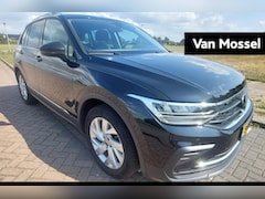 Volkswagen Tiguan - 1.5 TSI Life Business | 130 PK | Trekhaak | Parkeersensoren | Climatronic (Automatische Ai