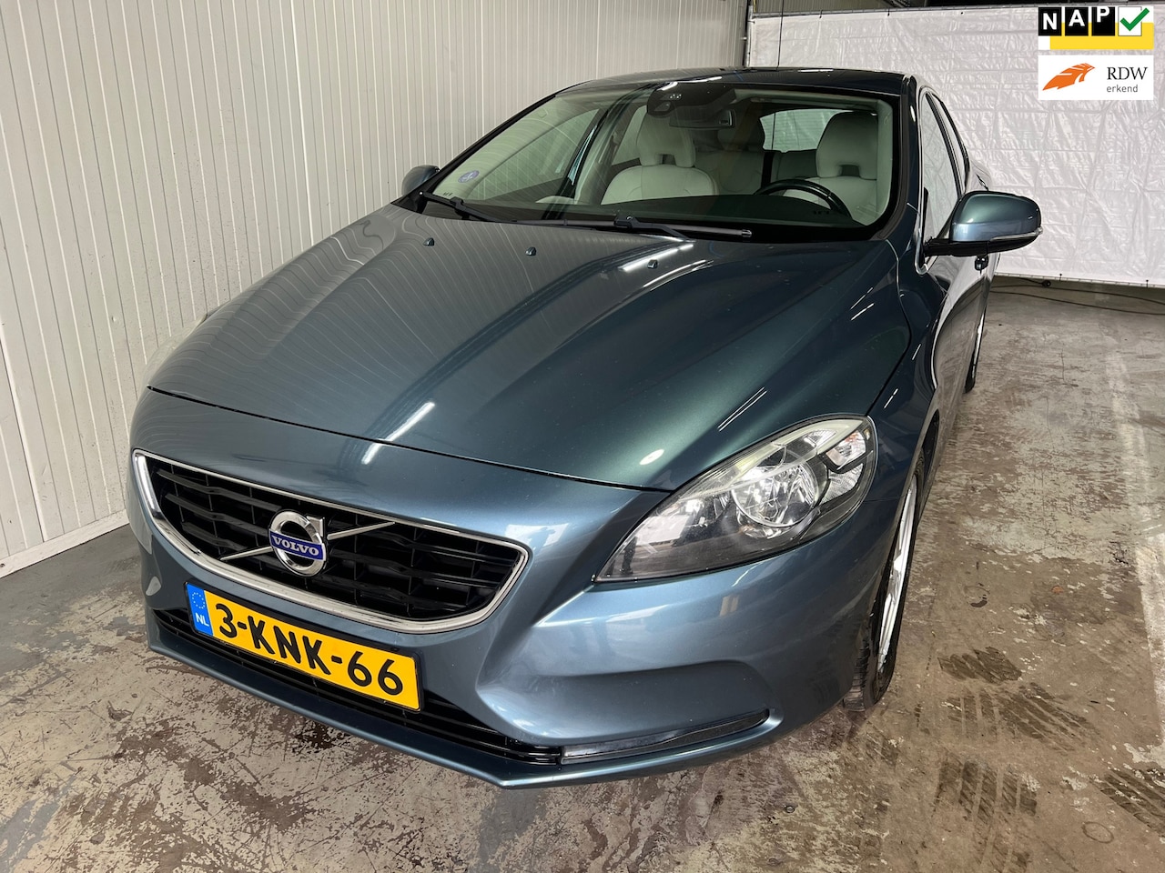 Volvo V40 - 1.6 T3 Momentum Zeer netjes - AutoWereld.nl