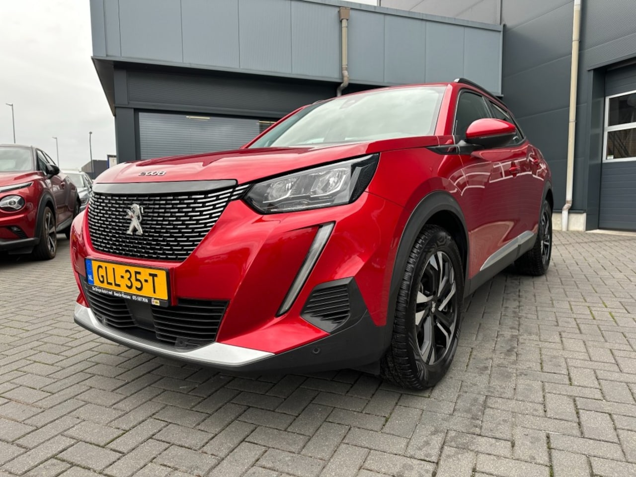 Peugeot 2008 - 1.2 PureTech Allure Aut. Camera Apple CarPlay - AutoWereld.nl