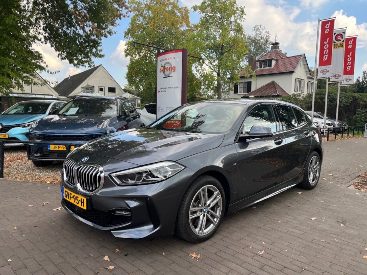 BMW 1-serie - 120I HIGH EXECUTIVE AUTOMAAT M-PAKKET / NAVI / DAB / 17'' LMV - AutoWereld.nl