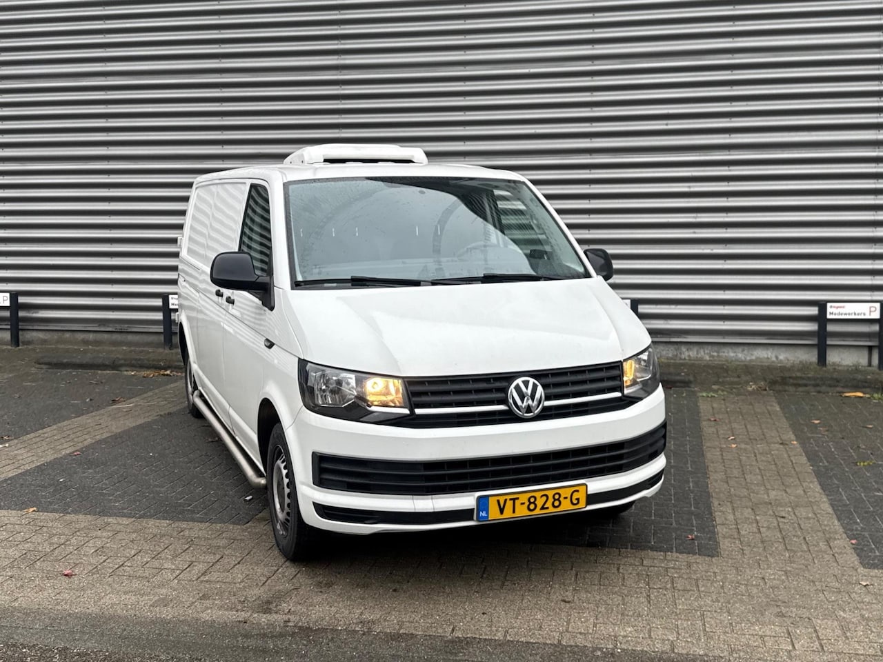Volkswagen Transporter - 2.0 TDI L2 3-PERS (bj 2016) KOELWAGEN AIRCO|NAVI|BLUETH - AutoWereld.nl