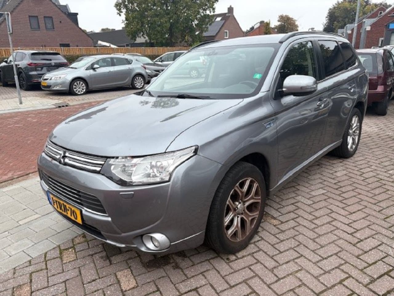 Mitsubishi Outlander - 2.0 PHEV Executive Edition Voor klant verkopen, vaste prijs, bellen voor afspraak - AutoWereld.nl
