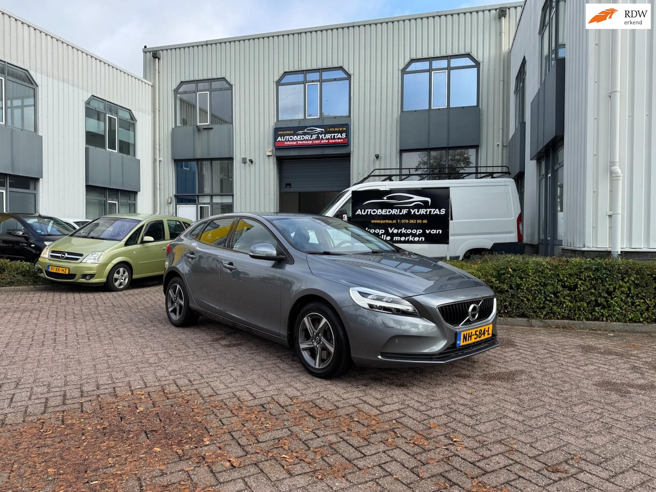 Volvo V40 - 1.5 T2 R-Design AUTOMAAT!! - AutoWereld.nl