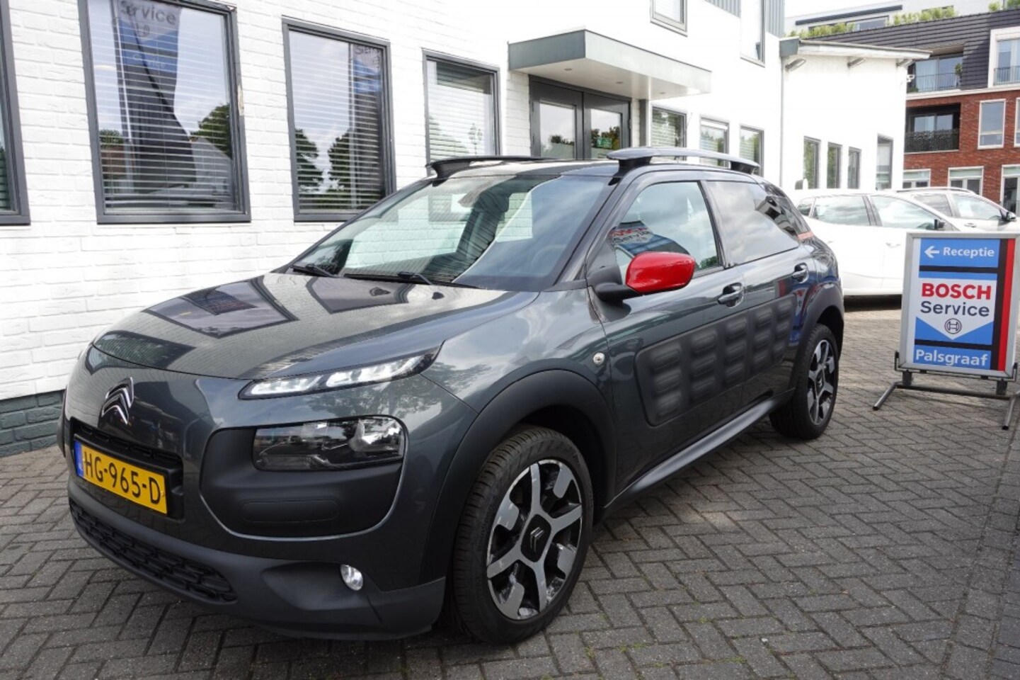 Citroën C4 - 1.2 E-THP SHINE Nw distributie - AutoWereld.nl