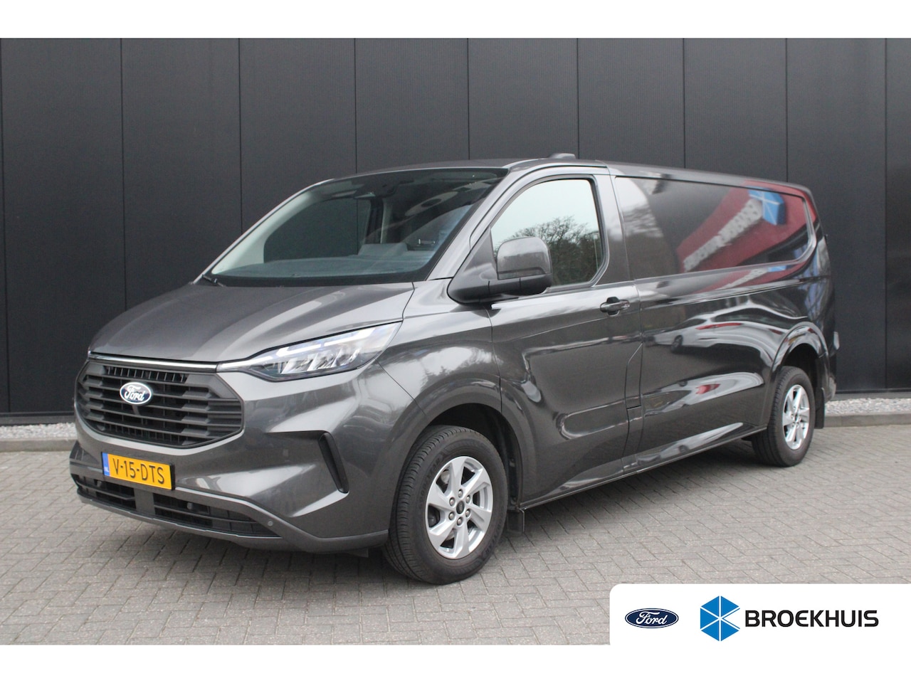 Ford Transit Custom - 320 2.0 TDCI L2H1 Limited | Trekhaak | LED | Camera | Stoelverwarming | Bijrijdersbank - AutoWereld.nl