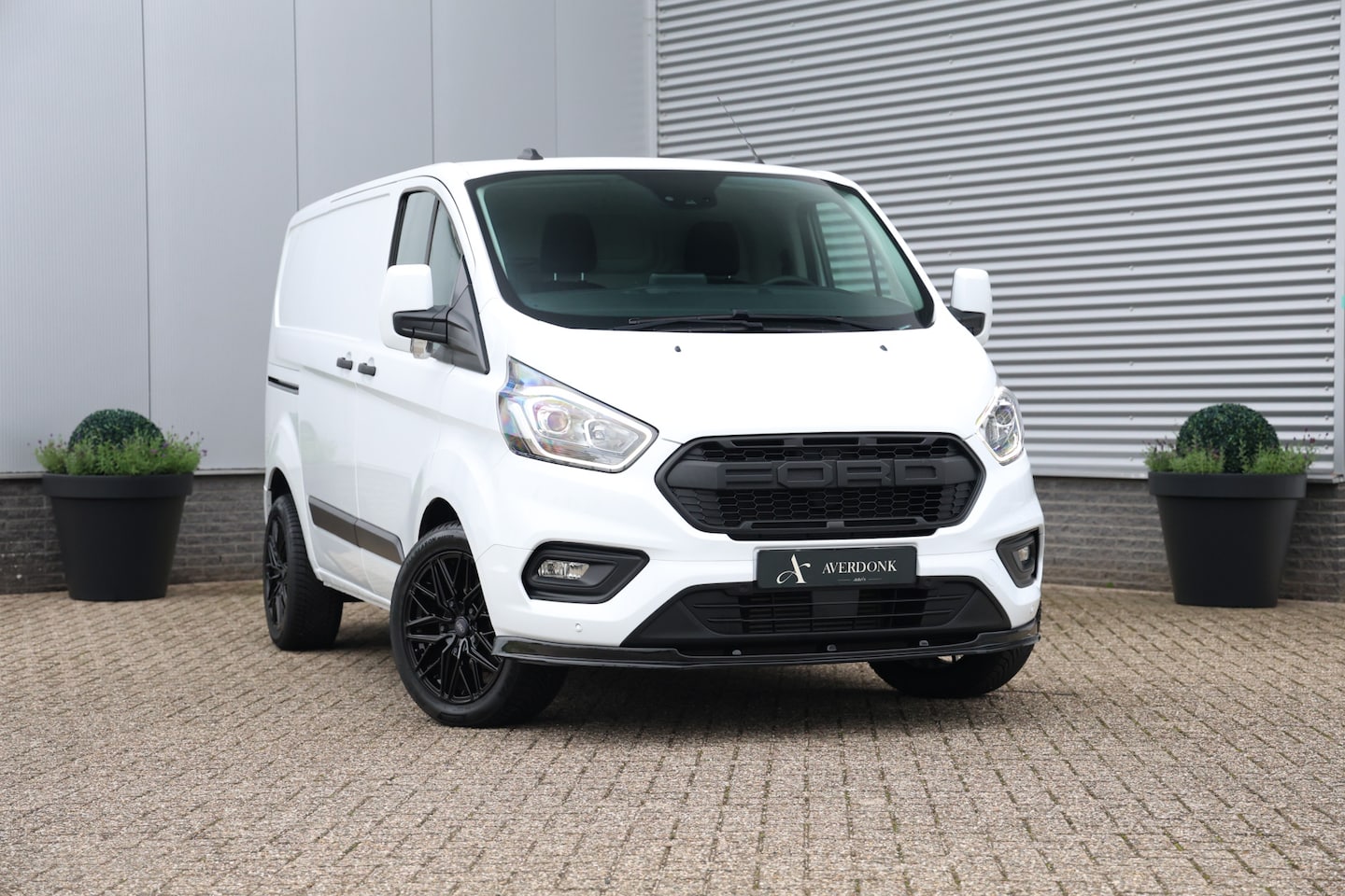Ford Transit Custom - 300 2.0TDCI L1 H1 130PK SPORT Stoelverwarming|18inch|Camera|4S band - AutoWereld.nl