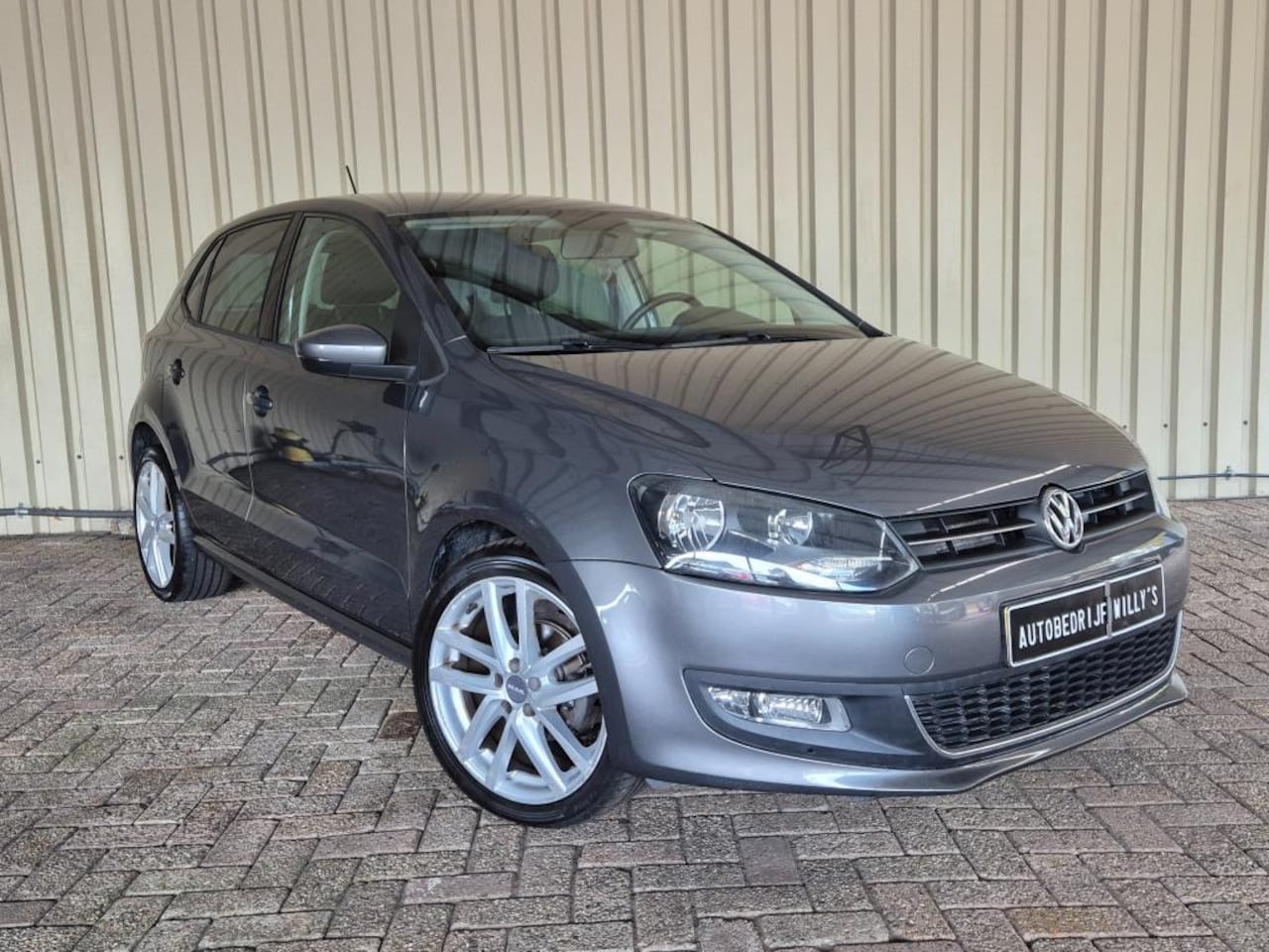 Volkswagen Polo - 1.2 TSI Highline 5-Drs / Elektr. Pakket / CRUISE CTRL / AIRCO / NAVI / LMV - AutoWereld.nl