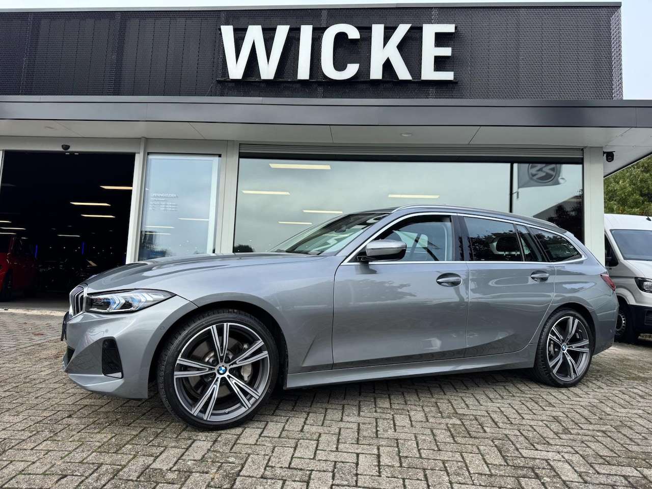 BMW 3-serie Touring - 330i xDrive Panorama Camera Facelift Led Leder - AutoWereld.nl