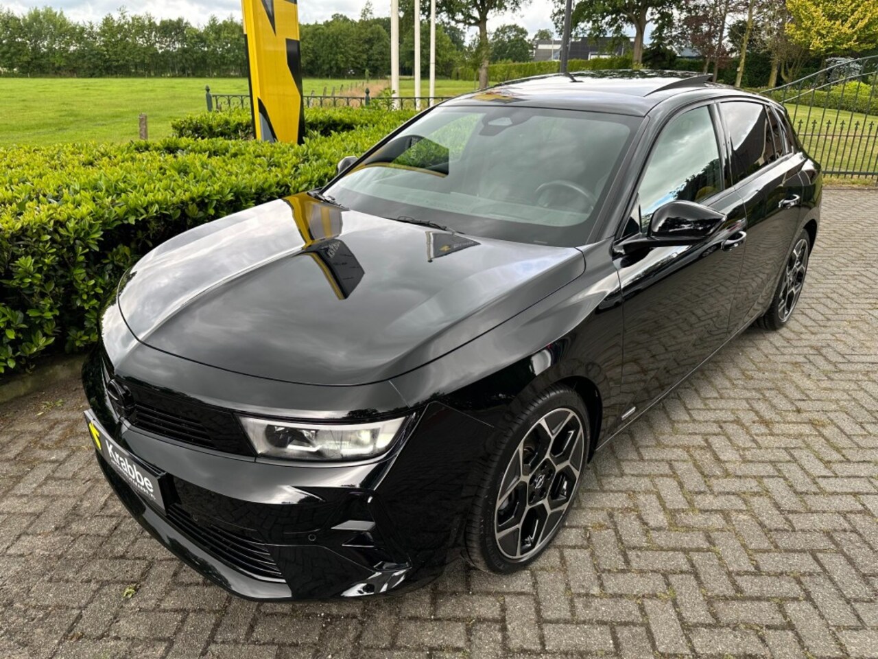 Opel Astra - 1.2 Ultimate Pano / HUD / Keyless - AutoWereld.nl