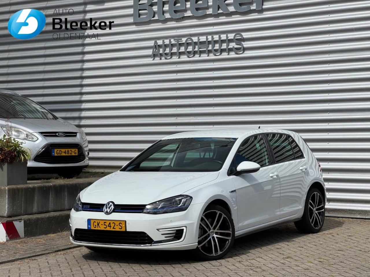 Volkswagen Golf - 1.4 TSI GTE 225Pk Airco Navi Tel  Carplay Parksensor Cruise - AutoWereld.nl