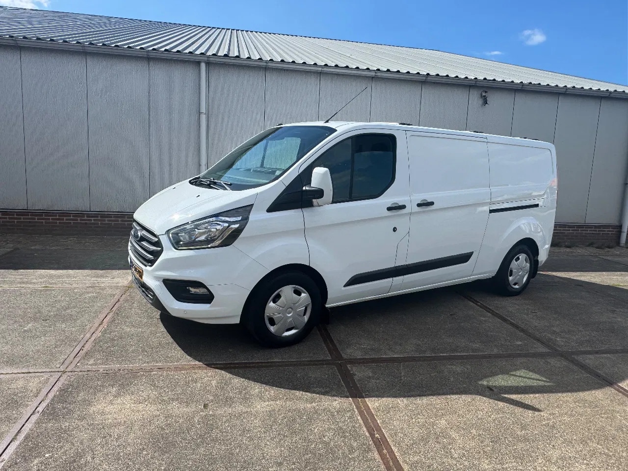 Ford Transit Custom - CUSTOM ,INRICHTING BEARLOCK , ALARM, TREKHAAK ,NIEUWSTAAT - AutoWereld.nl