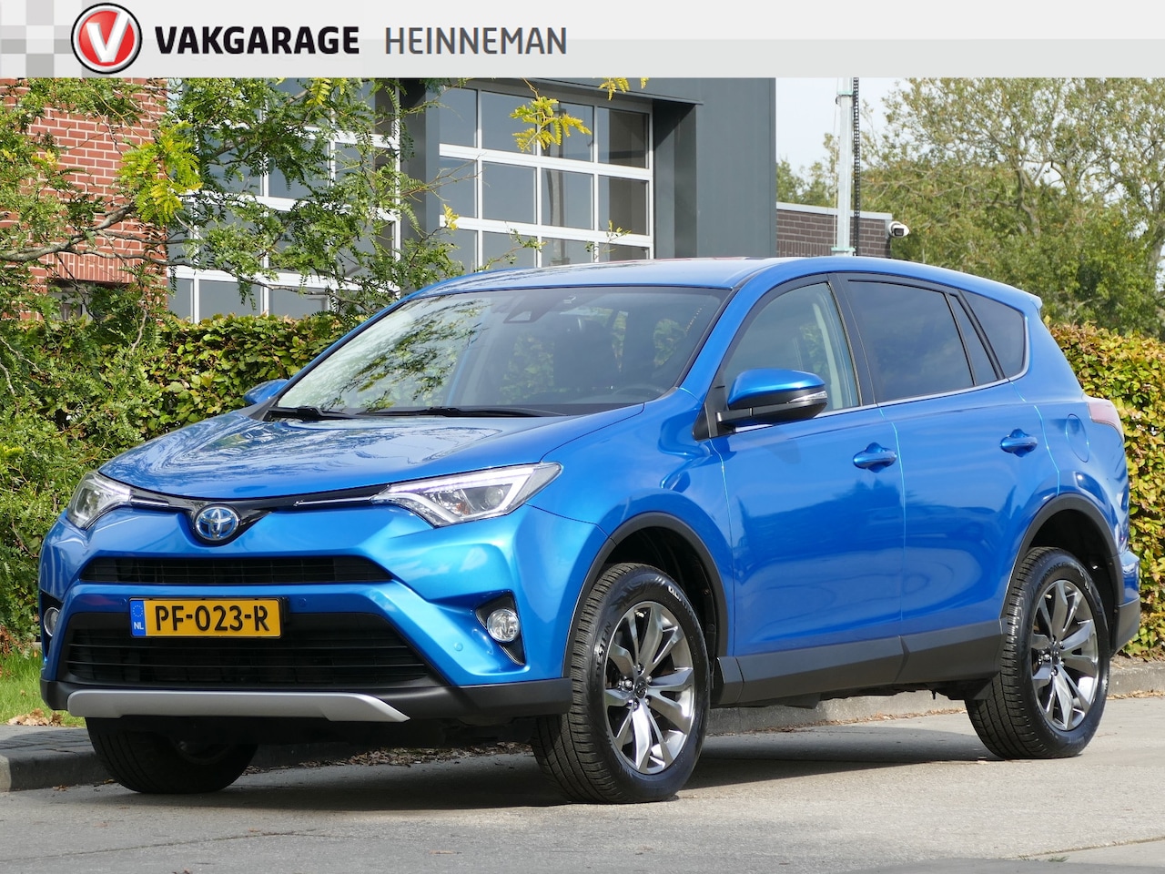 Toyota RAV4 - 2.5 Hybrid First Edition AUTOMAAT | achteruitrijcamera | navigatie | all-season-banden - AutoWereld.nl