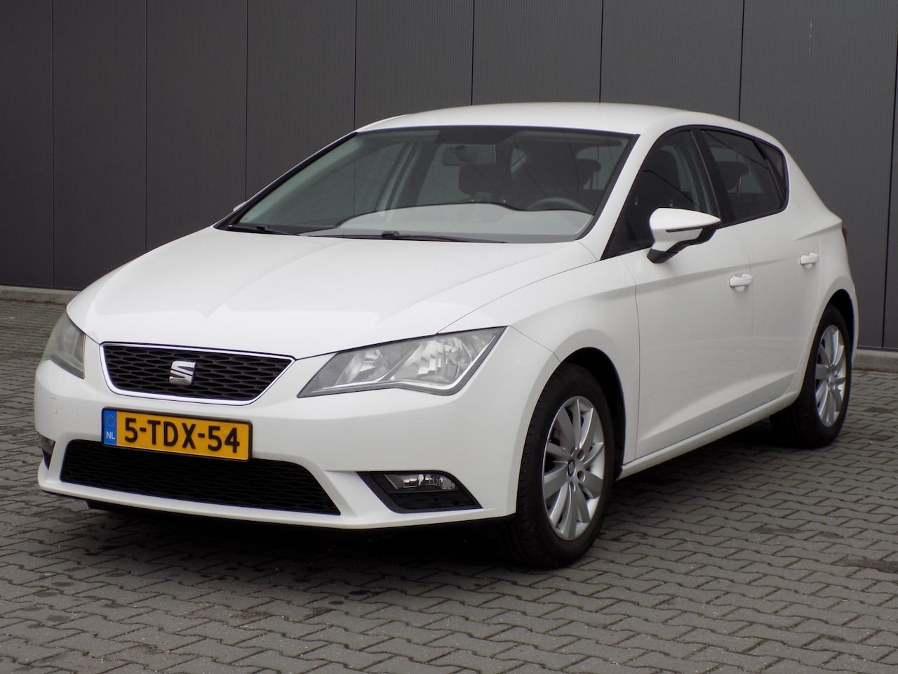 SEAT Leon - 1.2 TSI Enjoy 1.2 TSI Enjoy - AutoWereld.nl