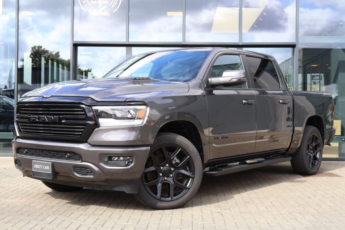 Dodge Ram 1500 - 1500 NIEUW 5.7i V8 HEMI Sport Black Ed. / BPM VRIJ - AutoWereld.nl