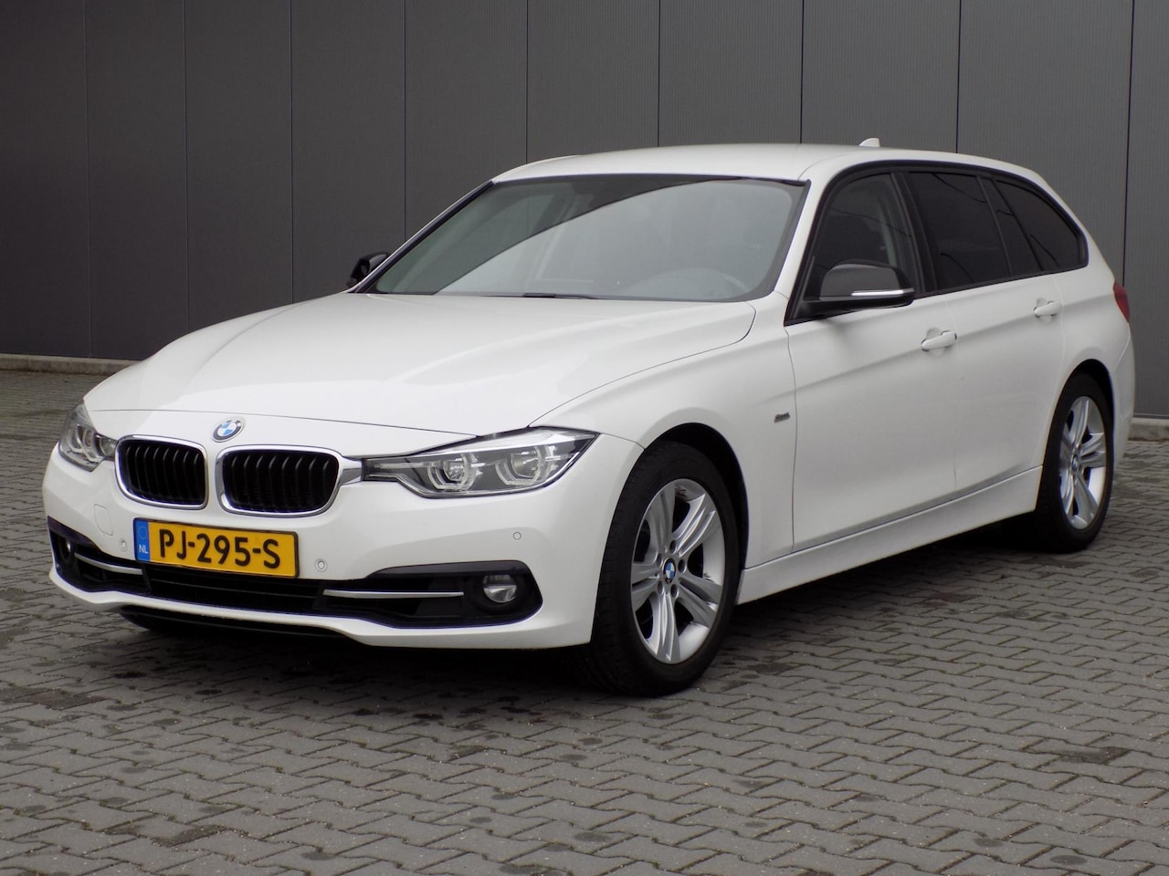 BMW 3-serie Touring - 318i Executive Automaat - AutoWereld.nl