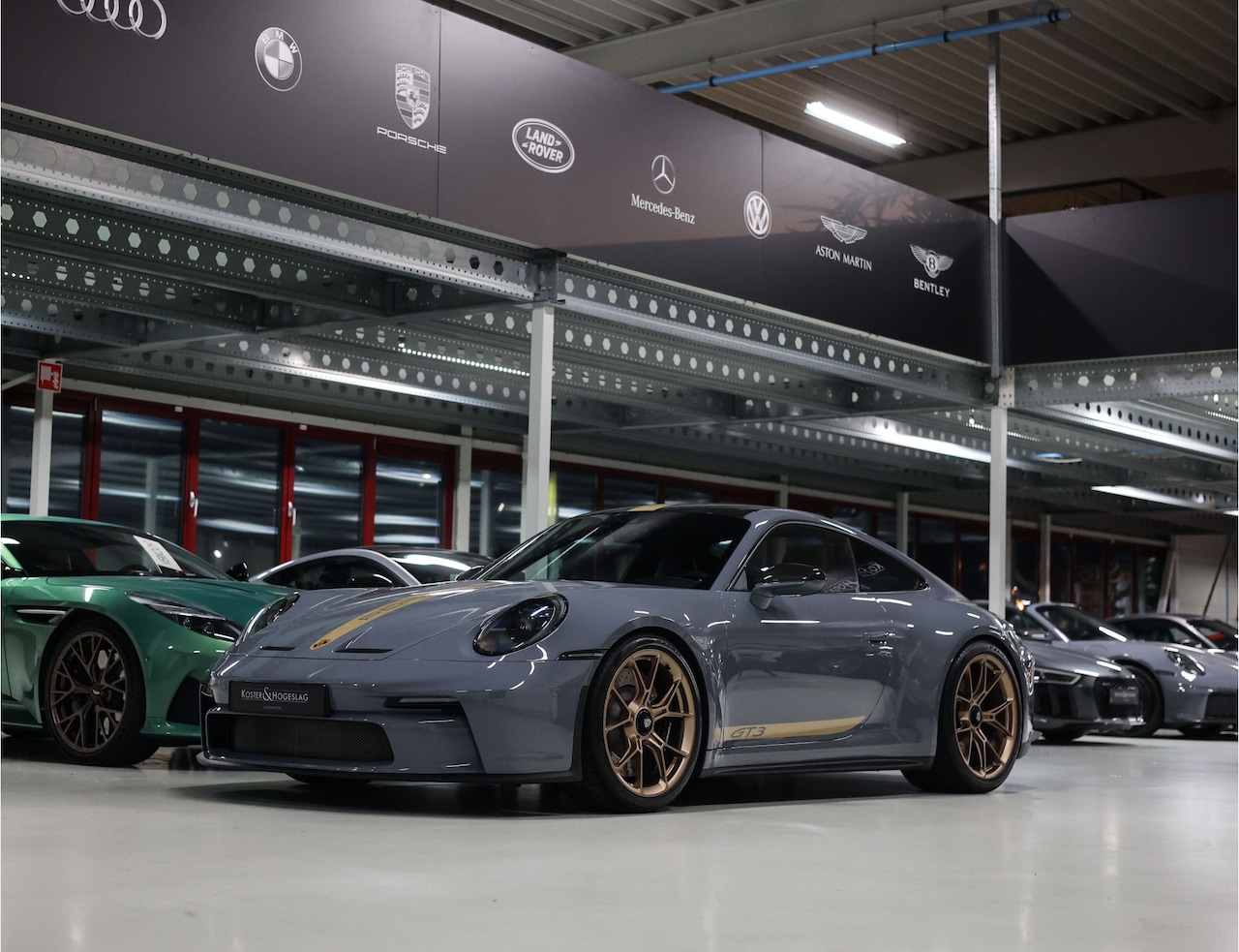 Porsche 911 - 4.0 GT3 Touring | Arctic Grey - - AutoWereld.nl